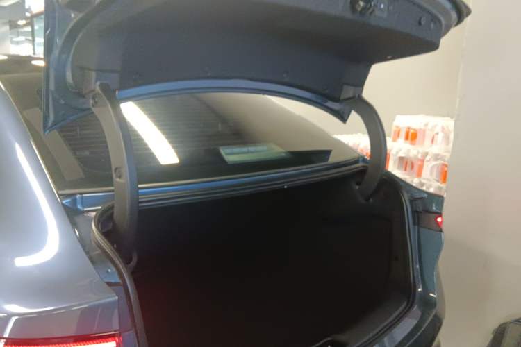 Used Nissan N7 2025 510 Pro Trunk