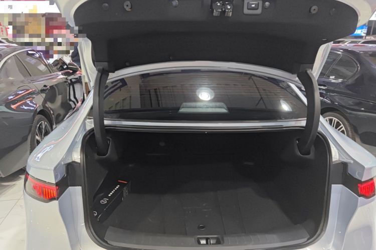 Used Nissan N7 2025 510 Max Trunk