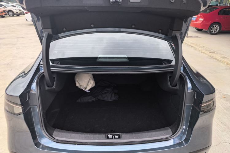 Used Nissan N7 2025 625 Max Trunk