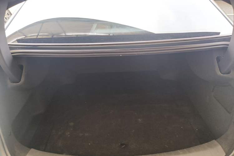 Used Nissan N7 2025 625 Max Trunk