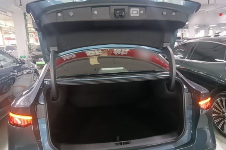 Used Nissan N7 2025 510 Pro Trunk