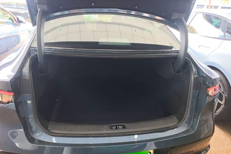 Used Nissan N7 2025 625 Max Trunk