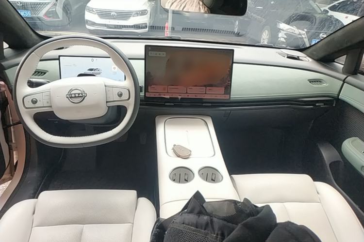 Used Nissan N7 2025 625 Max Center Console