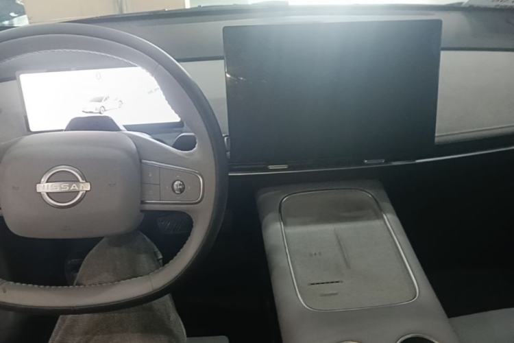 Used Nissan N7 2025 510 Max Center Console