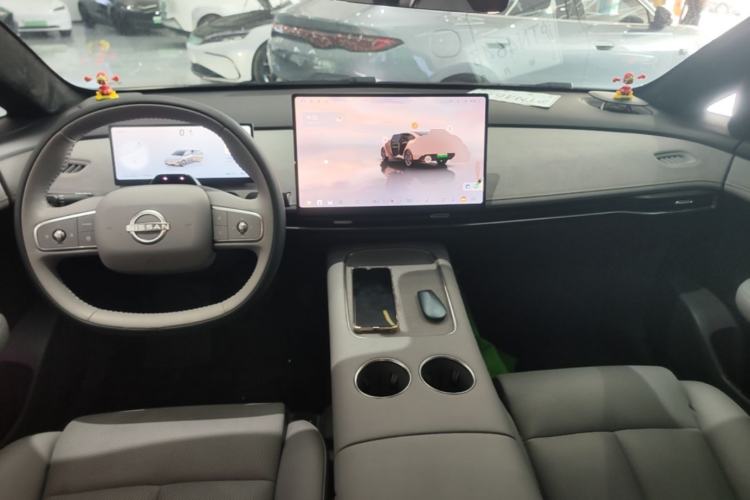 Used Nissan N7 2025 510 Max Center Console