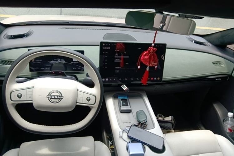 Used Nissan N7 2025 625 Max Center Console