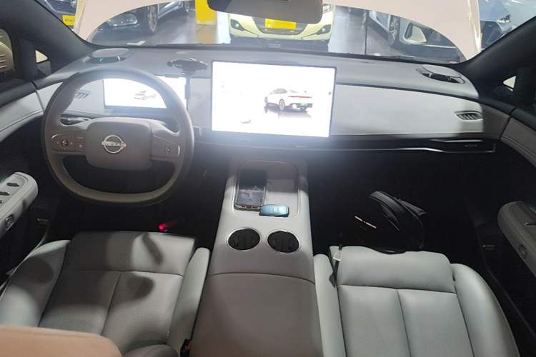 Used Nissan N7 2025 510 Pro Center Console