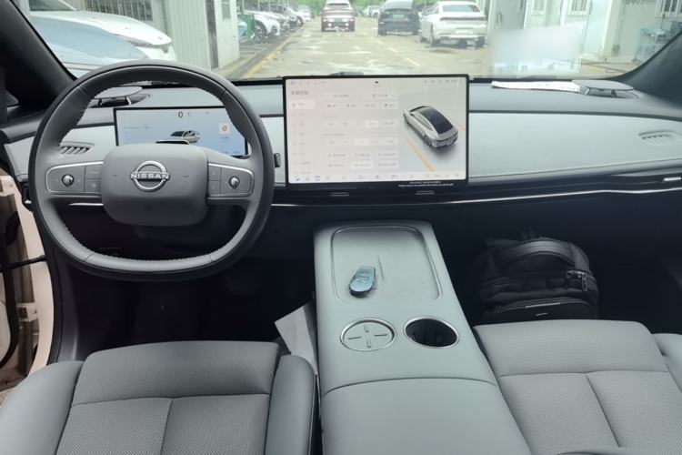 Used Nissan N7 2025 625 Max Center Console
