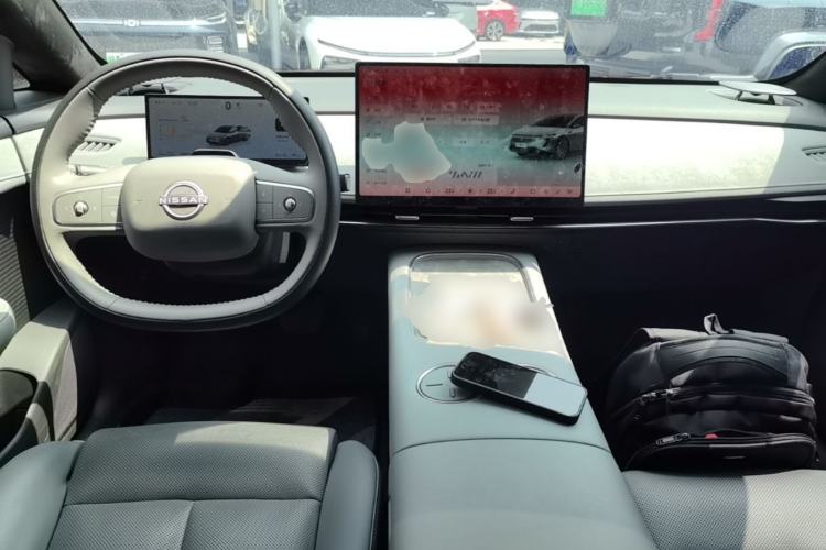 Used Nissan N7 2025 625 Max Center Console