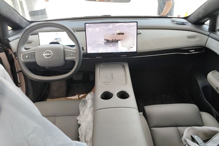 Used Nissan N7 2025 625 Max Center Console