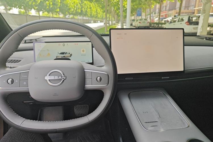 Used Nissan N7 2025 510 Max Center Console