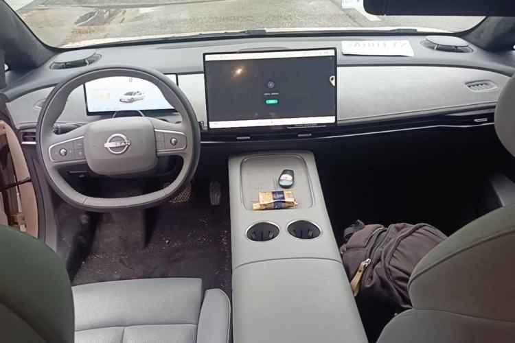 Used Nissan N7 2025 625 Max Center Console