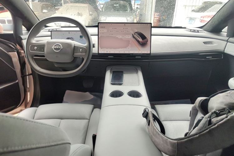 Used Nissan N7 2025 625 Max Center Console
