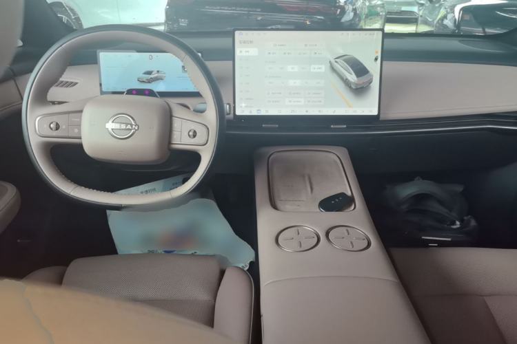 Used Nissan N7 2025 510 Max Center Console