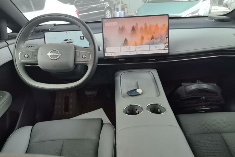 Used Nissan N7 2025 510 Pro Center Console