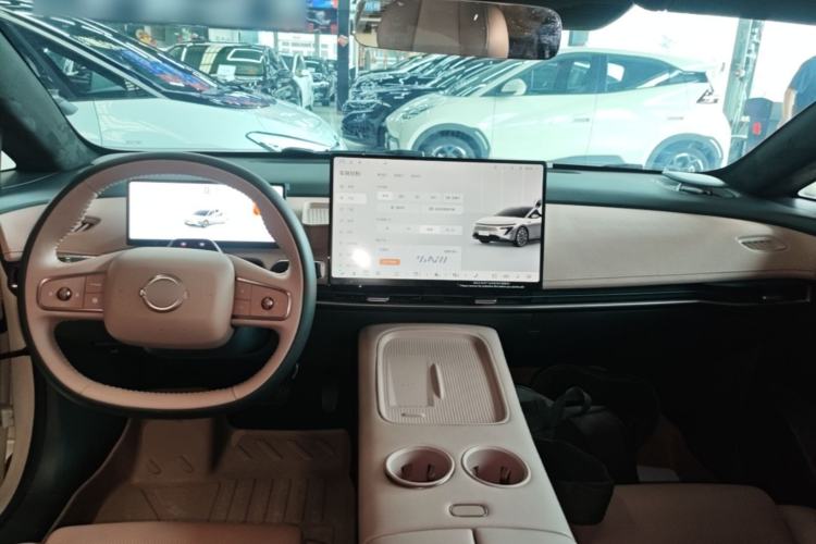 Used Nissan N7 2025 510 Max Center Console