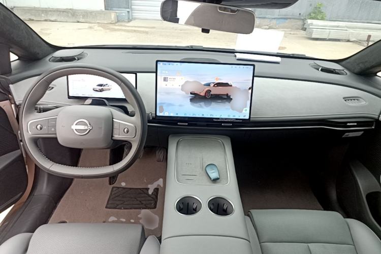 Used Nissan N7 2025 510 Max Center Console