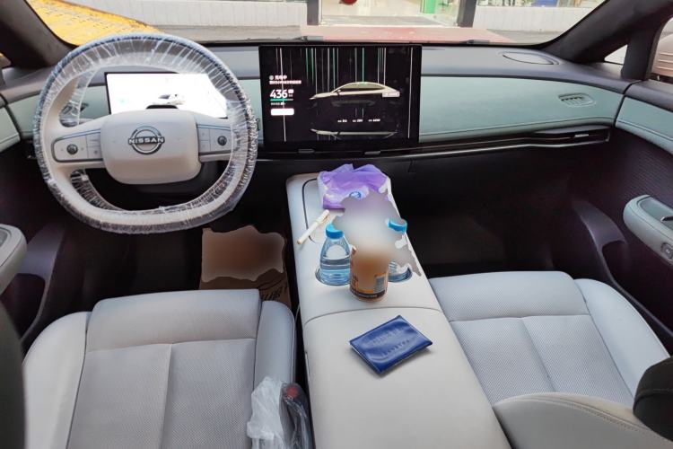 Used Nissan N7 2025 625 Max Center Console
