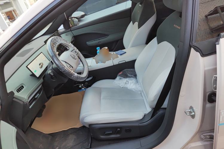 Used Nissan N7 2025 625 Max Left Front Seat