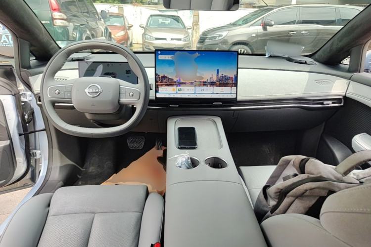 Used Nissan N7 2025 510 Max Center Console