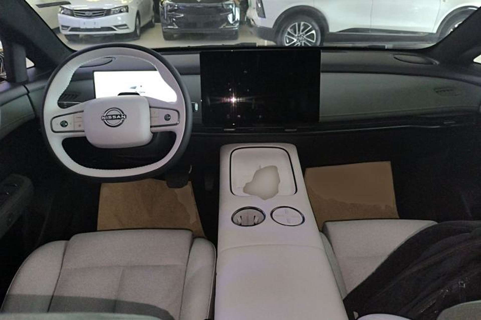Used Nissan N7 2025 625 Max Center Console