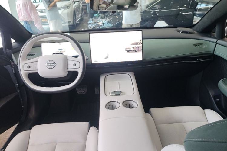 Used Nissan N7 2025 625 Max Center Console