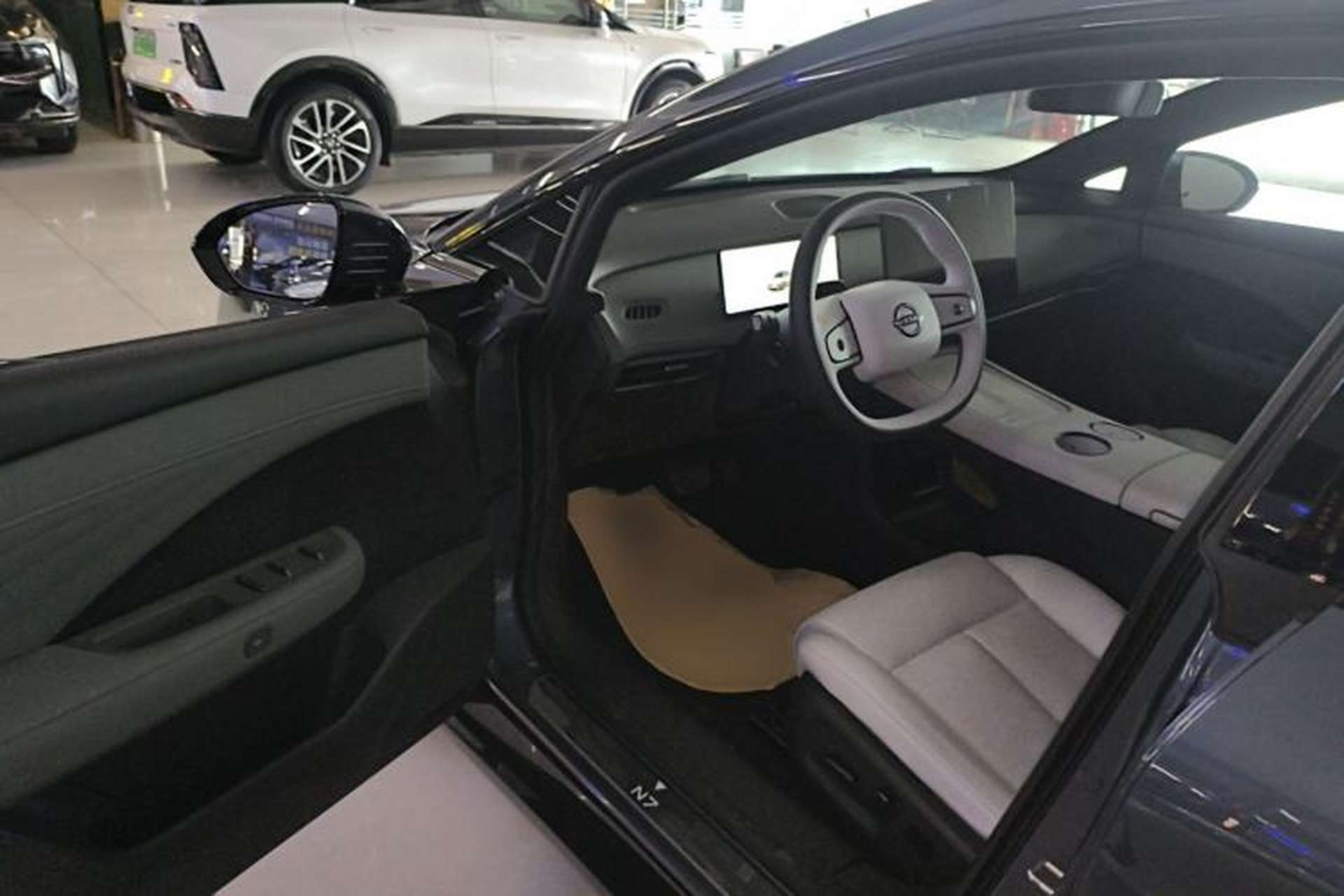 Used Nissan N7 2025 625 Max Driver Seat