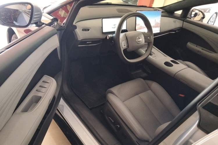 Used Nissan N7 2025 625 Max Driver Seat