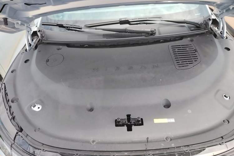 Used Nissan N7 2025 625 Max Engine Bay