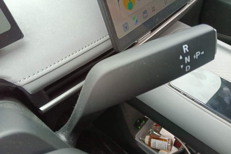 Used Nissan N7 2025 510 Pro Gear Lever