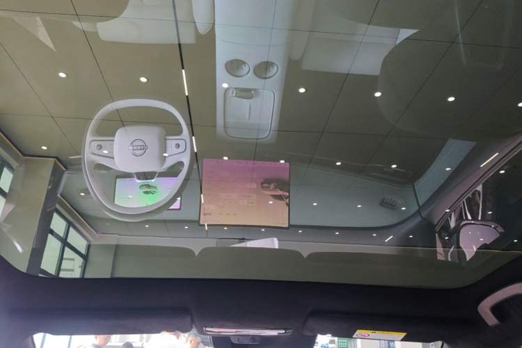 Used Nissan N7 2025 625 Max Headliner