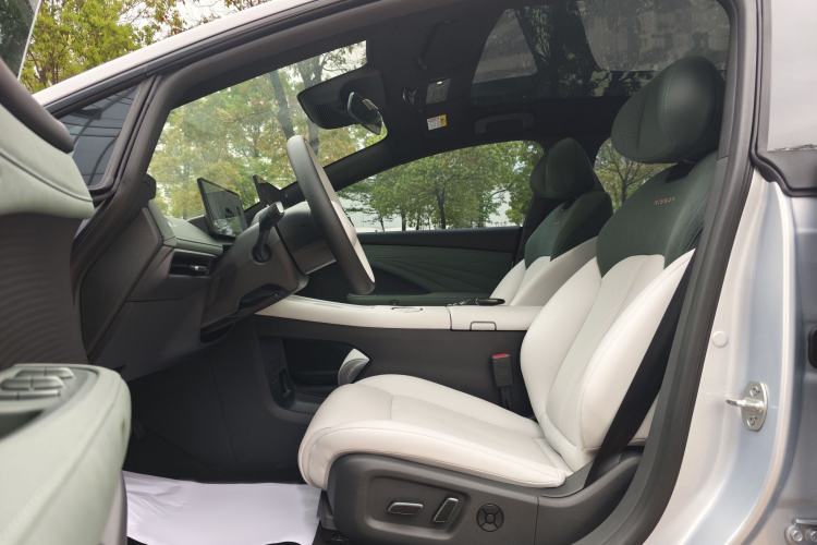 Used Nissan N7 2025 625 Max Interior 2