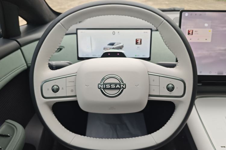 Used Nissan N7 2025 625 Max Interior 4