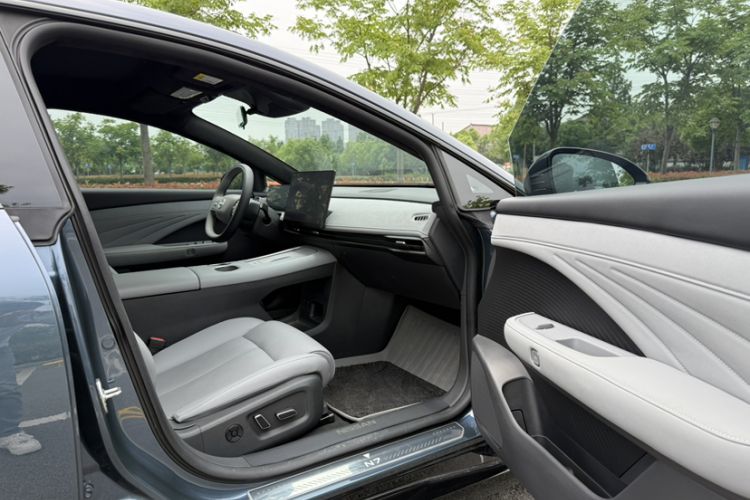 Used Nissan N7 2025 510 Max Interior 9