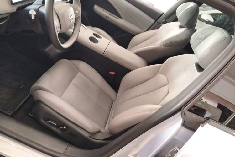 Used Nissan N7 2025 625 Max Left Front Seat