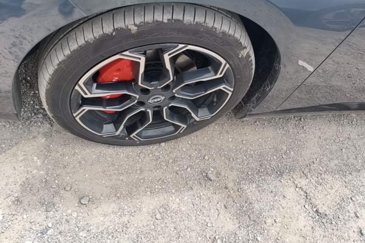 Used Nissan N7 2025 510 Max Left Front Wheel Hub