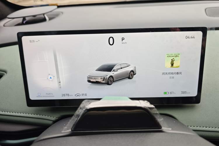 Used Nissan N7 2025 625 Max Odometer Close Up