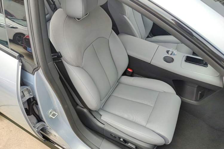 Used Nissan N7 2025 510 Max Right Front Seat