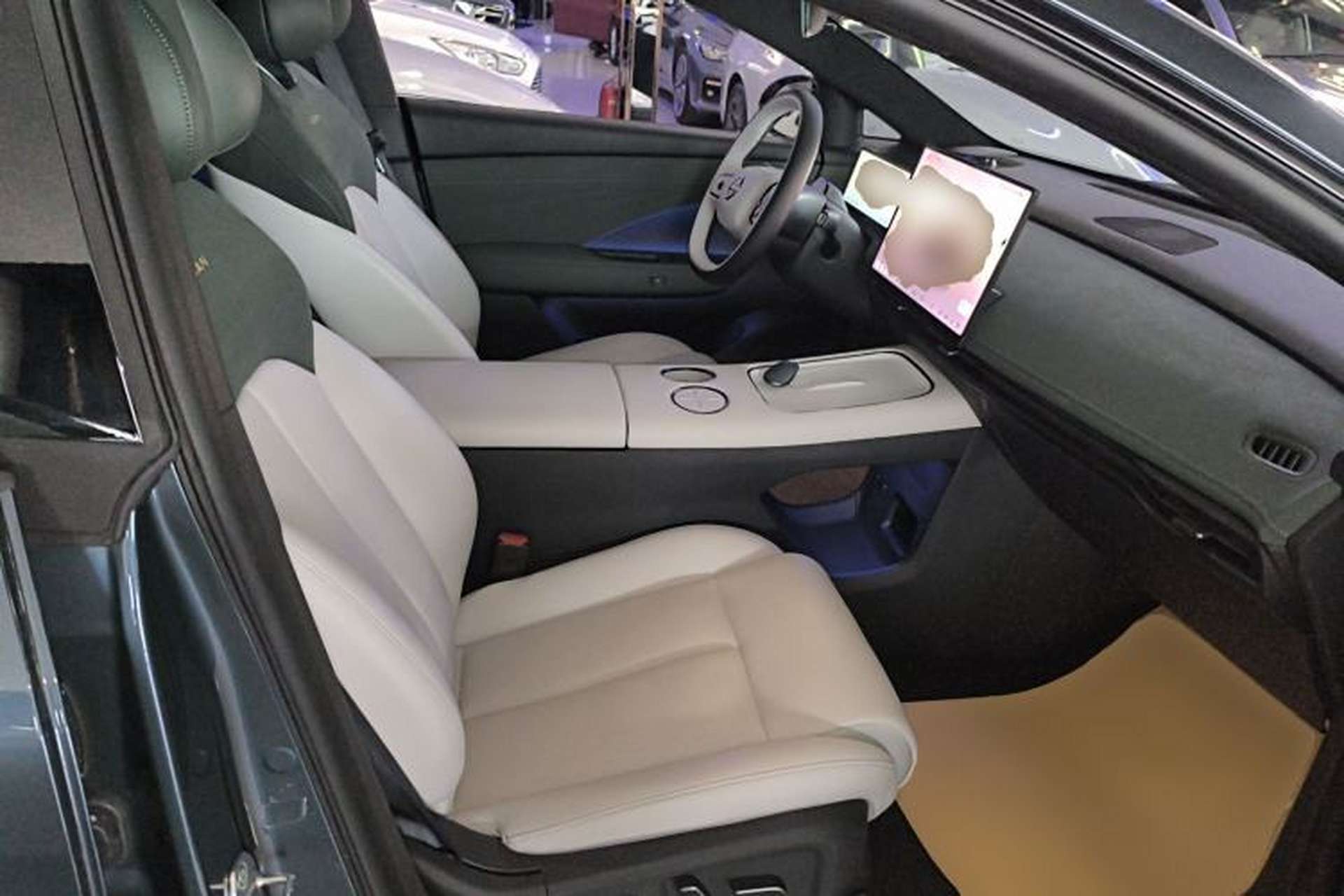 Used Nissan N7 2025 625 Max Right Front Seat