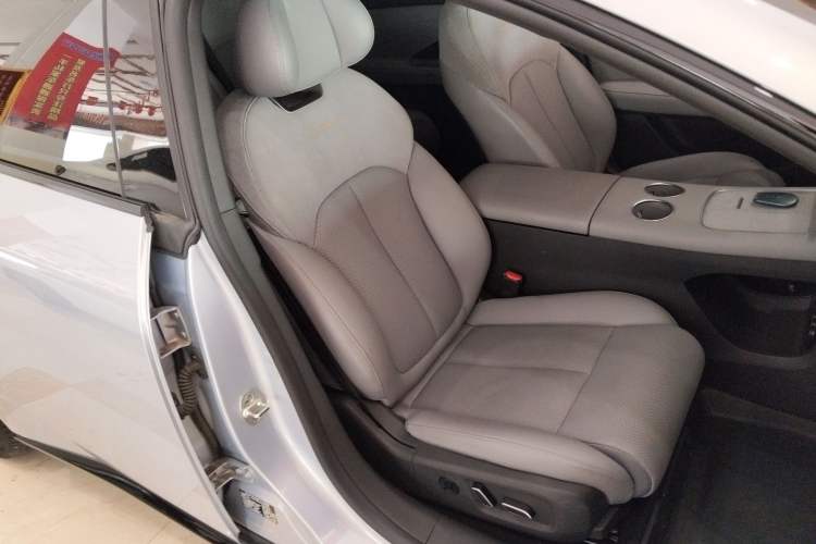 Used Nissan N7 2025 625 Max Right Front Seat