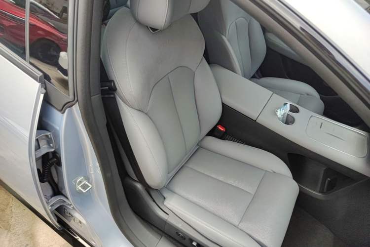 Used Nissan N7 2025 510 Max Right Front Seat