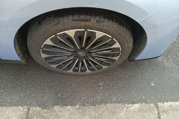 Used Nissan N7 2025 510 Pro Right Front Wheel Hub