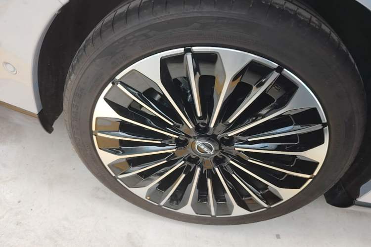 Used Nissan N7 2025 625 Max Right Rear Wheel Hub