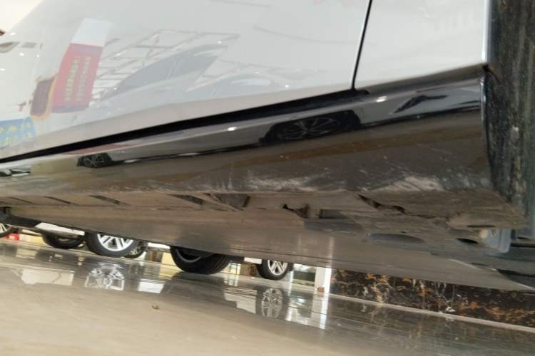 Used Nissan N7 2025 625 Max Right Side Sill