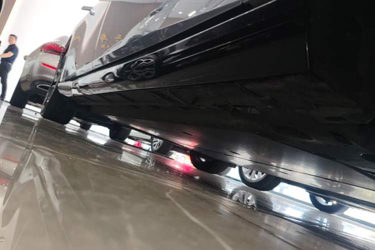 Used Nissan N7 2025 625 Max Right Side Sill