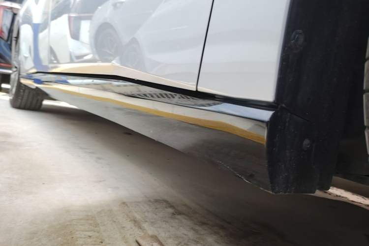 Used Nissan N7 2025 625 Max Right Side Sill