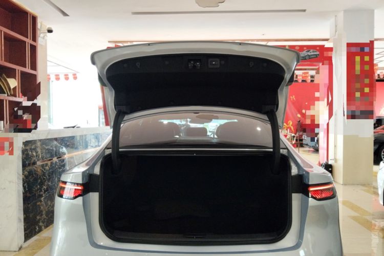 Used Nissan N7 2025 625 Max Trunk