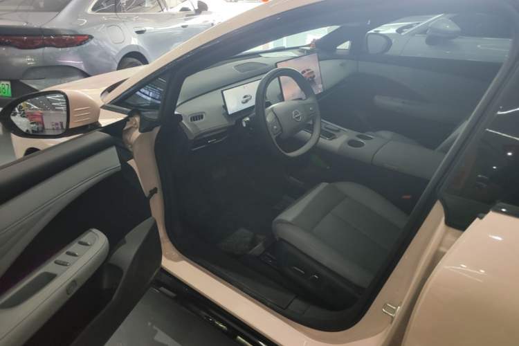 Used Nissan N7 2025 510 Max Driver Seat