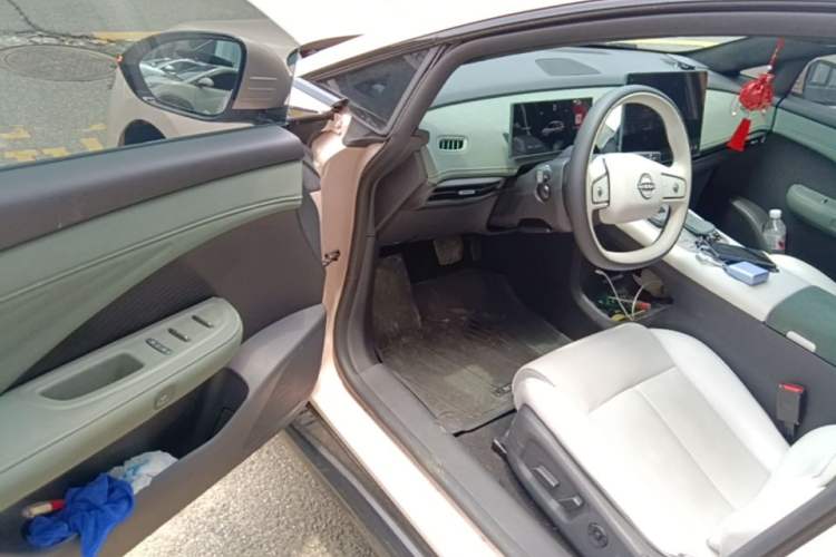 Used Nissan N7 2025 625 Max Driver Seat
