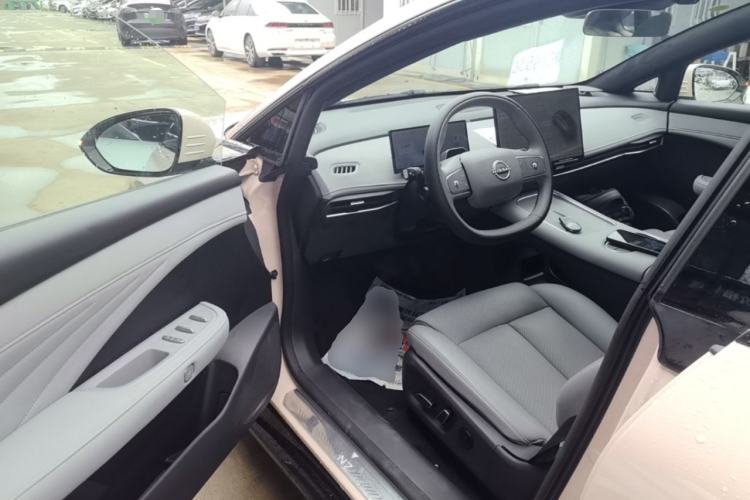 Used Nissan N7 2025 625 Max Driver Seat